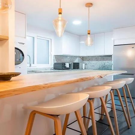 Apartment Wonderful 4 Bedroom *