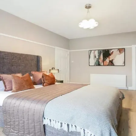 Apartment Wonderful 4 Bedroom